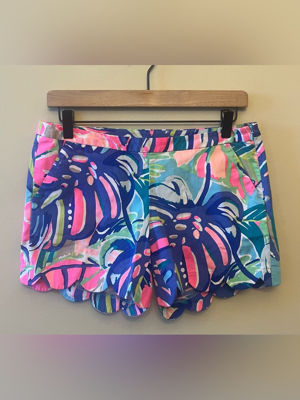 Lilly Pulitzer Magnolia Scallop Hem Shorts Women's Size 4 Exotic Garden